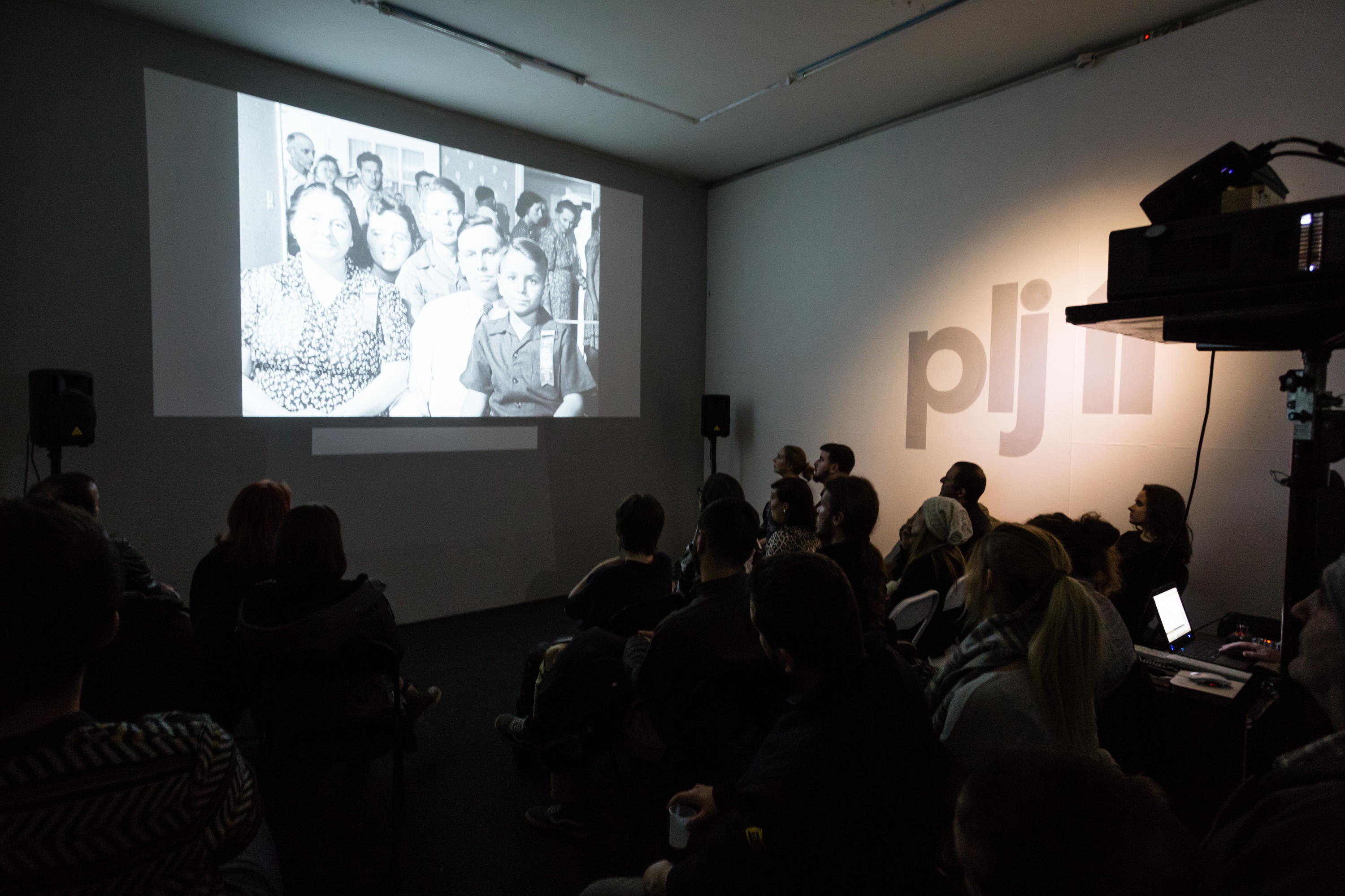 Jedan festival, dva žirija