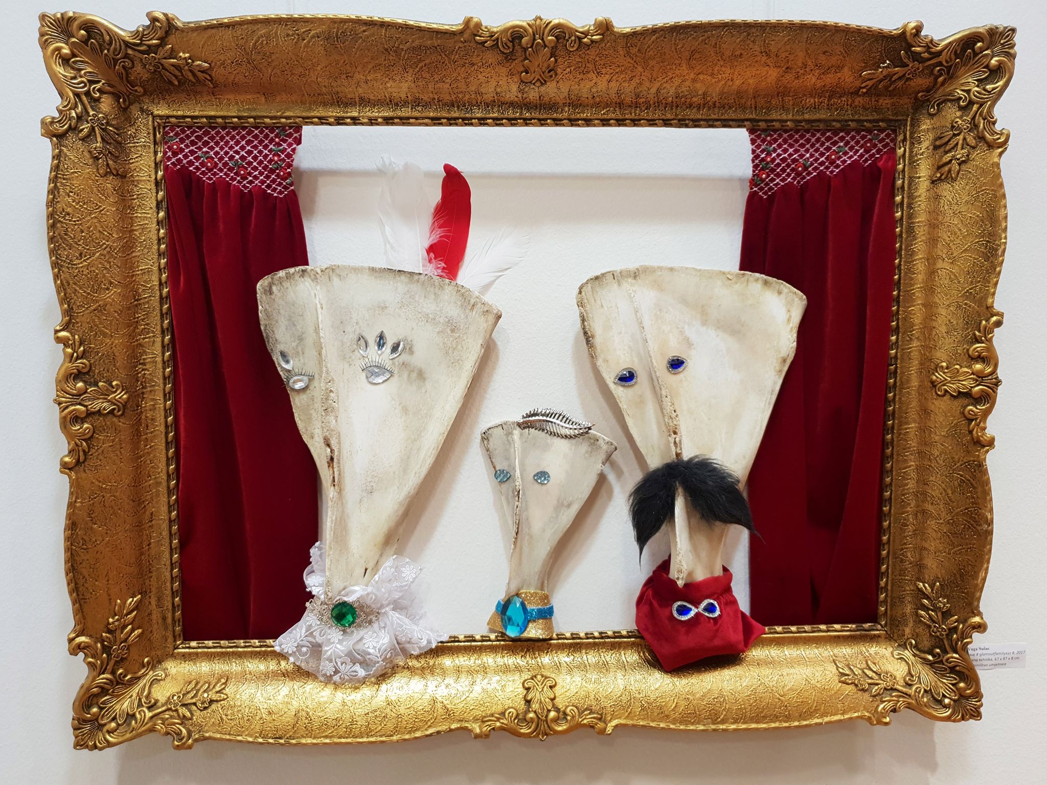 #musthavegold, izložba Vesne Vuga Sušec u Zvonu