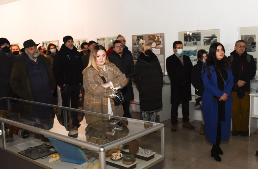 U Historijskom muzeju BiH otvorena izložba – “Uživo iz Sarajeva: Kako su strani novinari izvještavali o opsadi”?